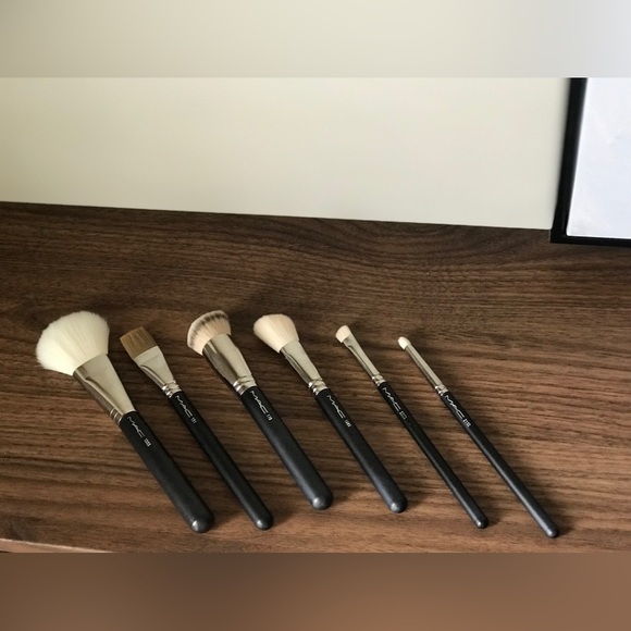 M.A.C Brush - Picture 3 of 3
